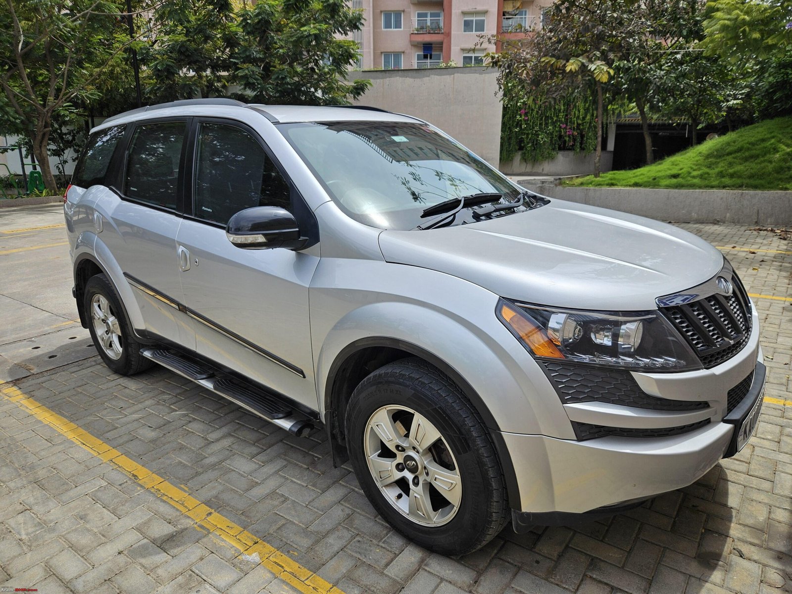 Mahindra XUV-500 self drive car rental in Srinagar Kashmir
